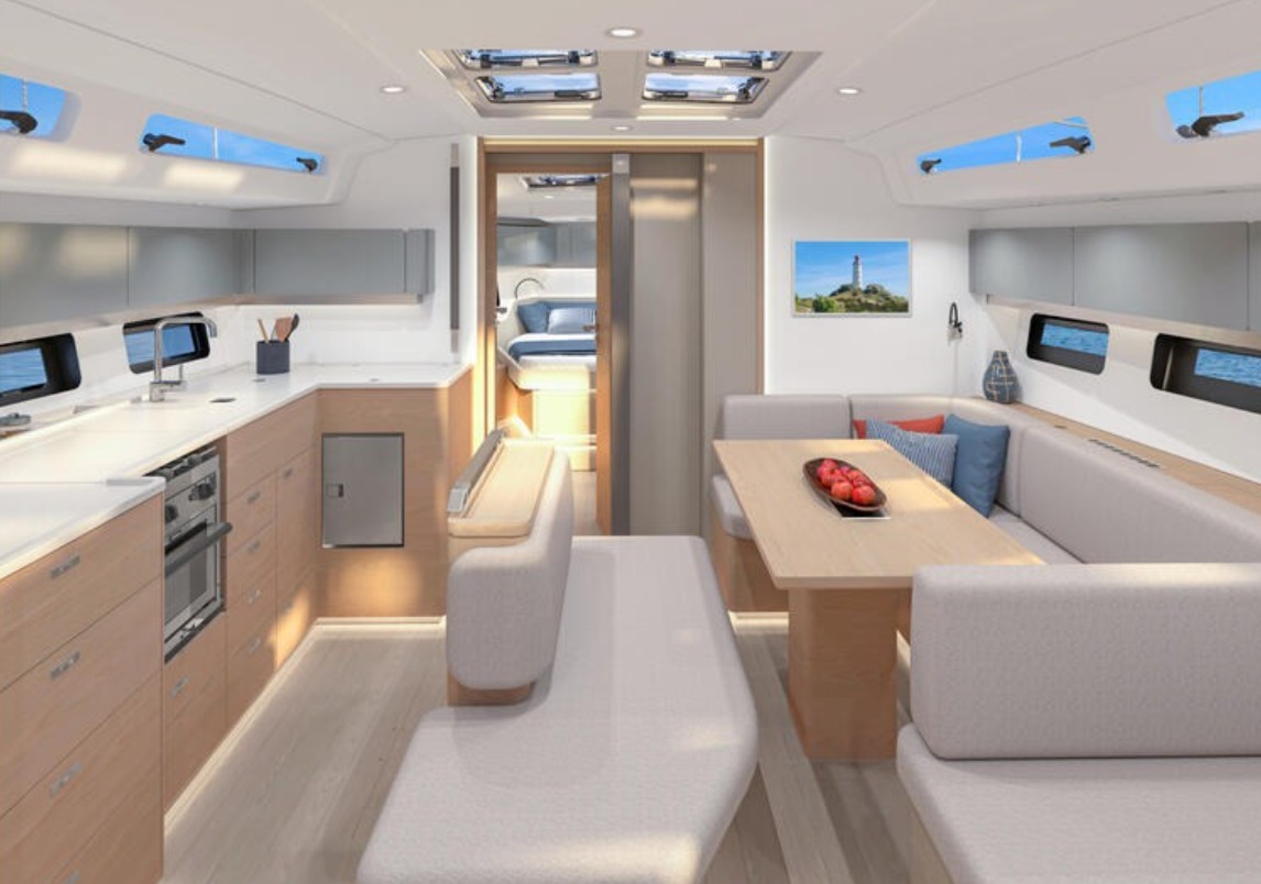 With the latest technology at hand, the Hanse 590 can be fully controlled from the helm
