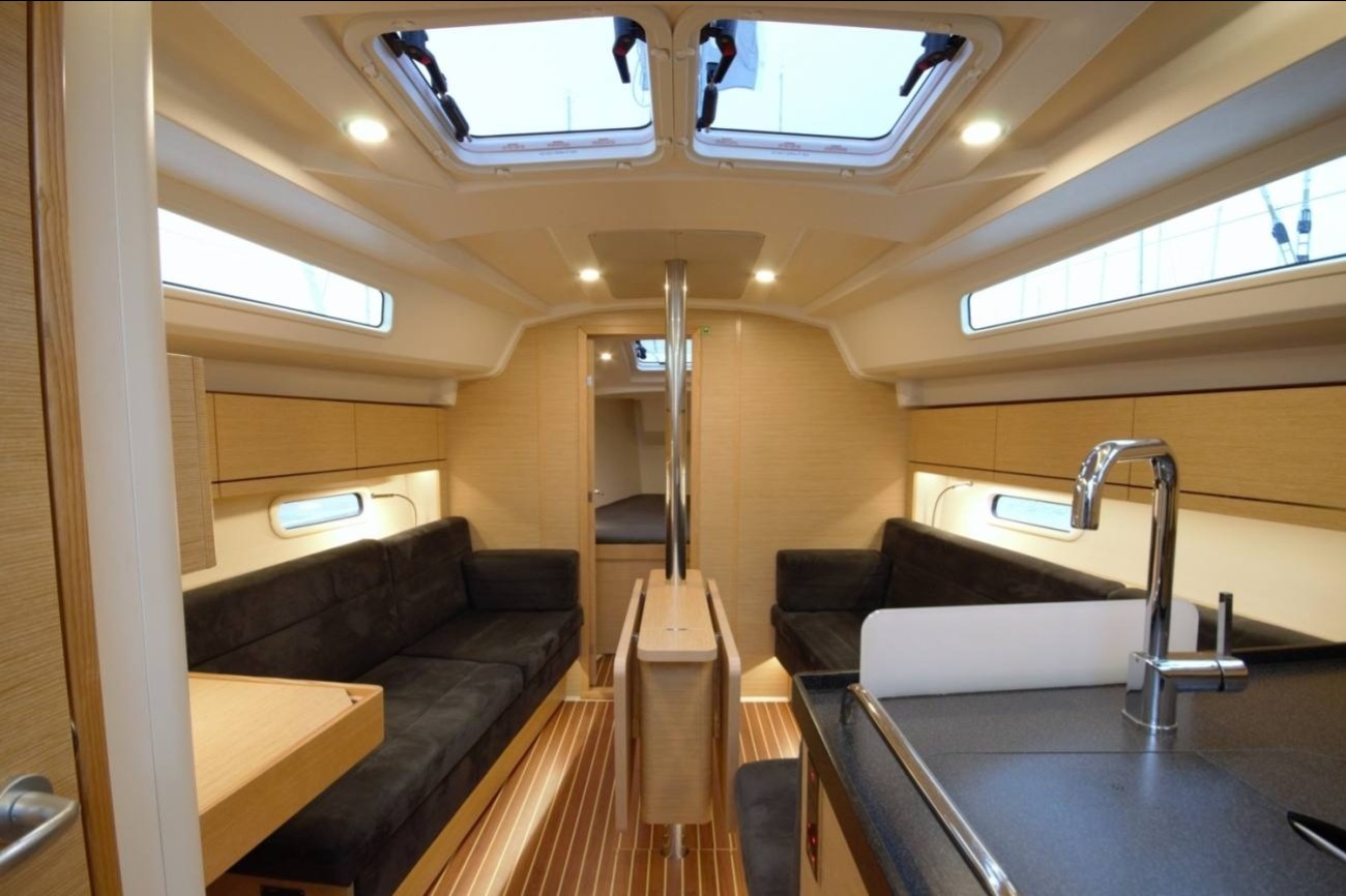 Hanse 348 interior